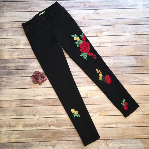 Gianni Bini Denim - Gianni Bini Stretch Floral Appliqué Jeans. Small.